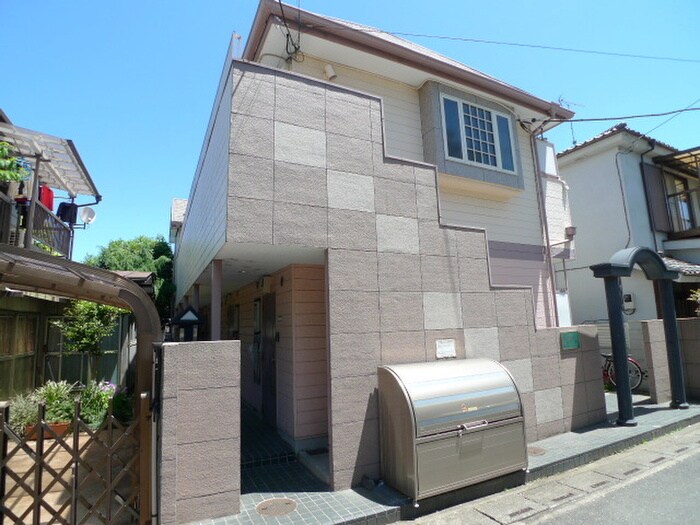 物件外観写真2　(エントランス部分)