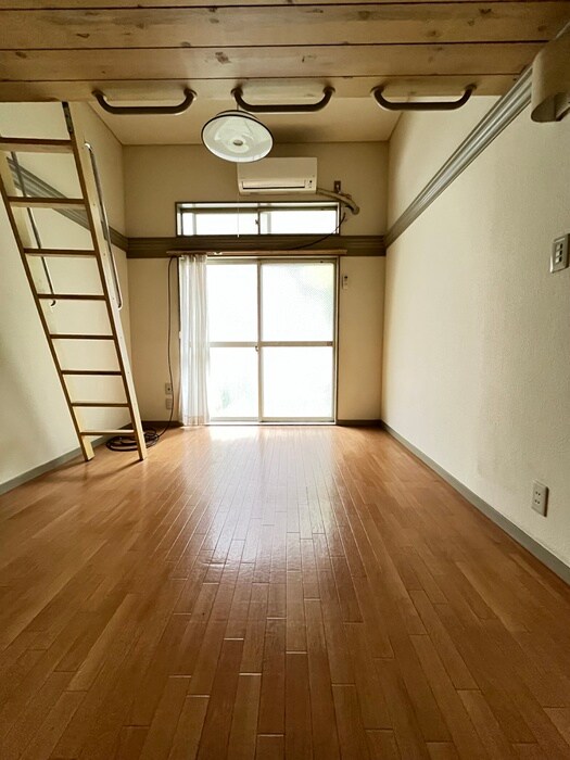 物件内観写真5　(室内からの展望)