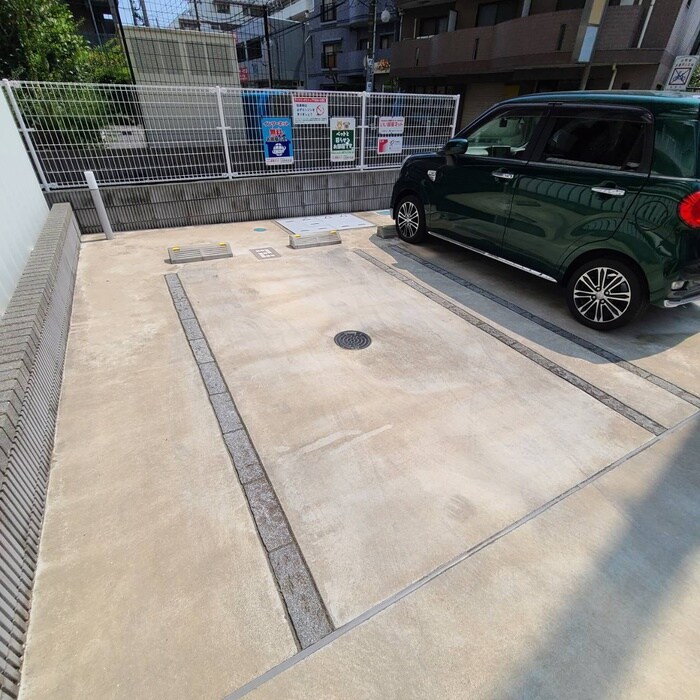 物件外観写真4　(駐車場)