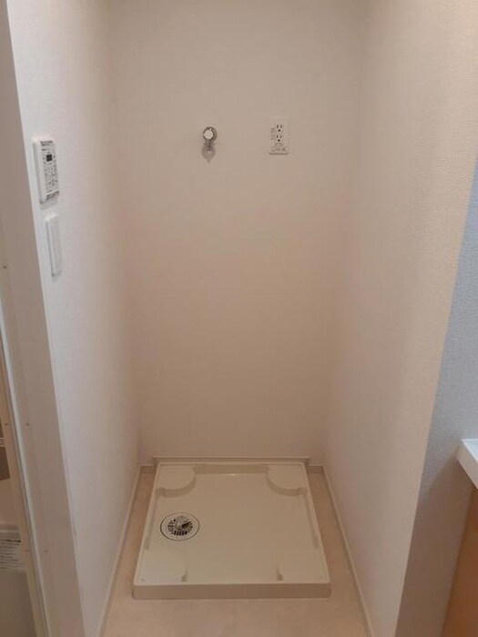 物件内観写真11　(洗濯機置場)