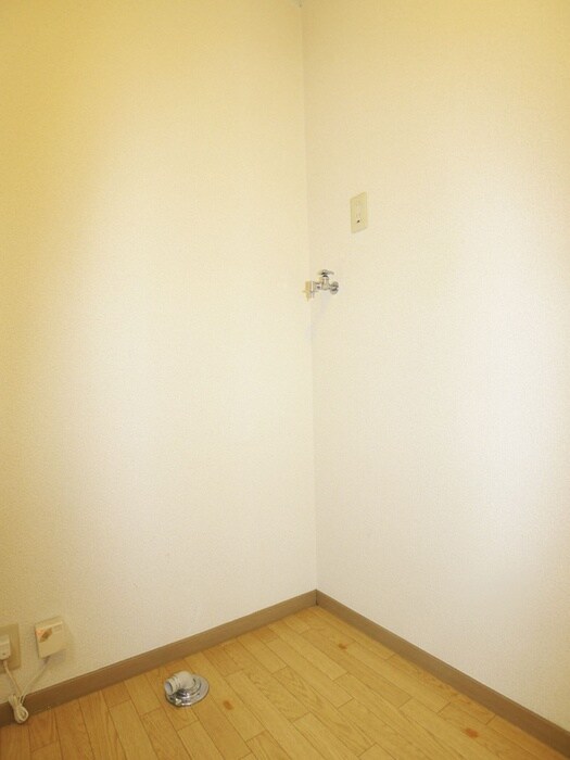 物件内観写真10　(洗濯機置場)