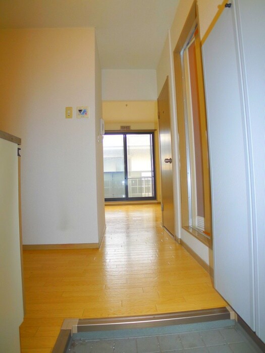 物件内観写真11　(廊下)