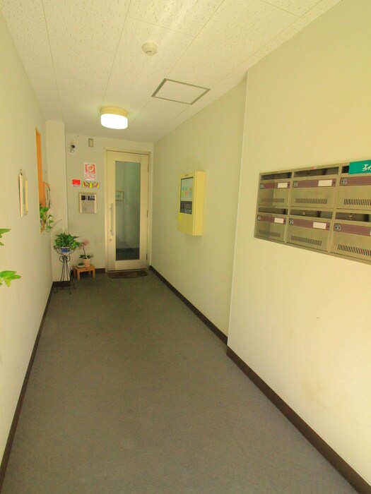 物件外観写真5　(エントランス部分)