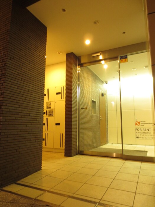 物件外観写真4　(エントランス部分)