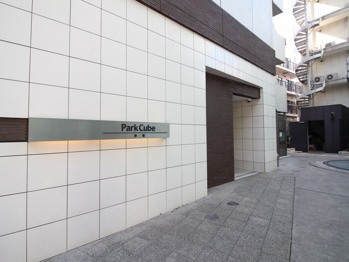 物件外観写真5　(エントランス部分)