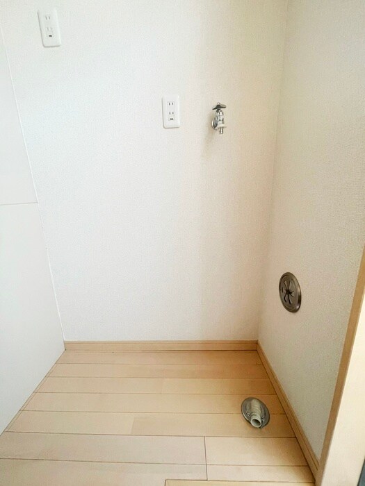 物件内観写真14　(洗濯機置場)