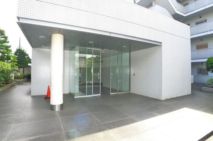 物件外観写真4　(エントランス部分)