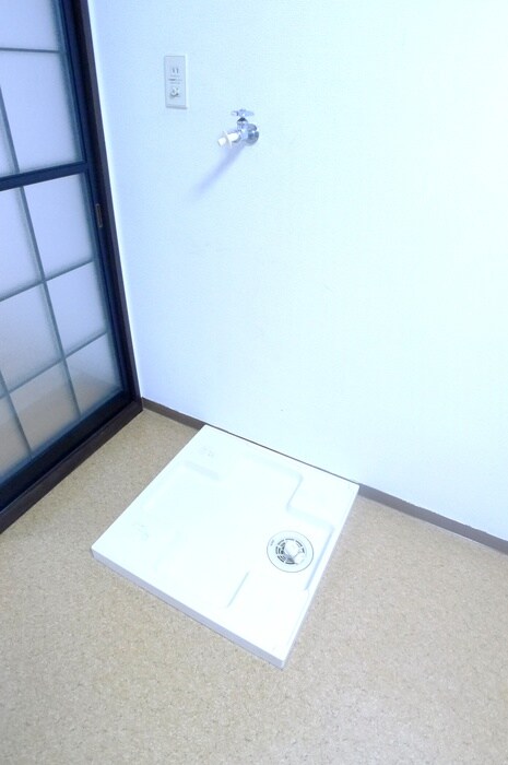 物件内観写真14　(洗濯機置場)