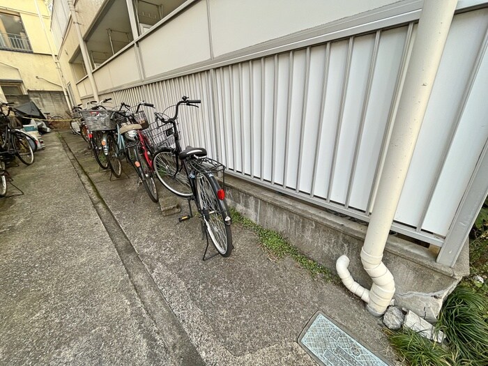物件外観写真4　(駐輪場)