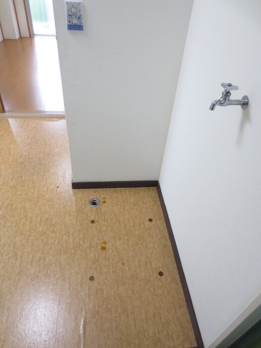 物件内観写真14　(洗濯機置場)