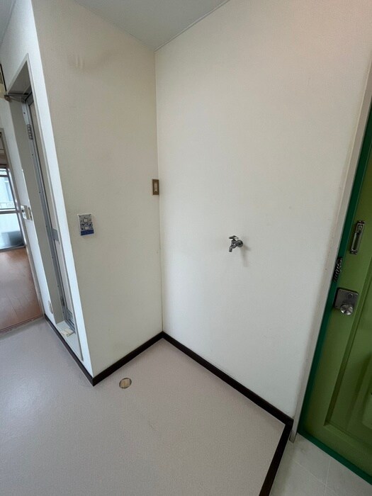 物件内観写真14　(洗濯機置場)