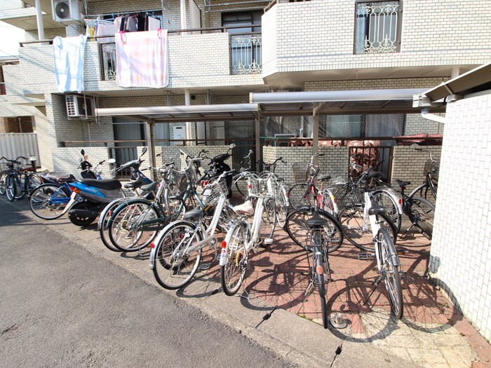 物件外観写真3　(駐輪場)