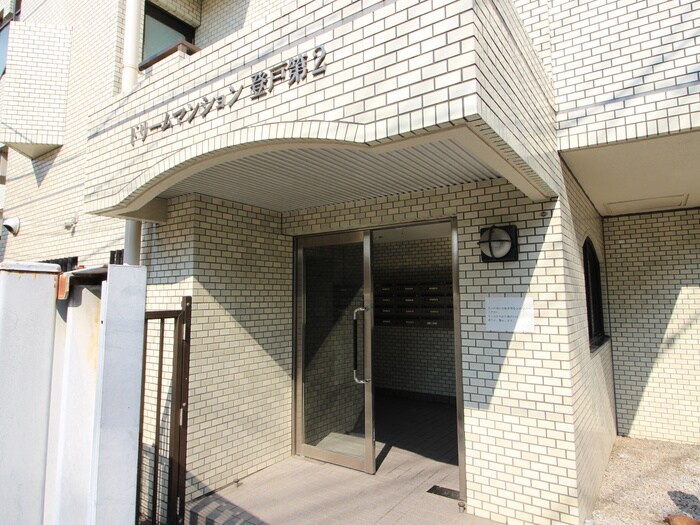 物件外観写真4　(エントランス部分)