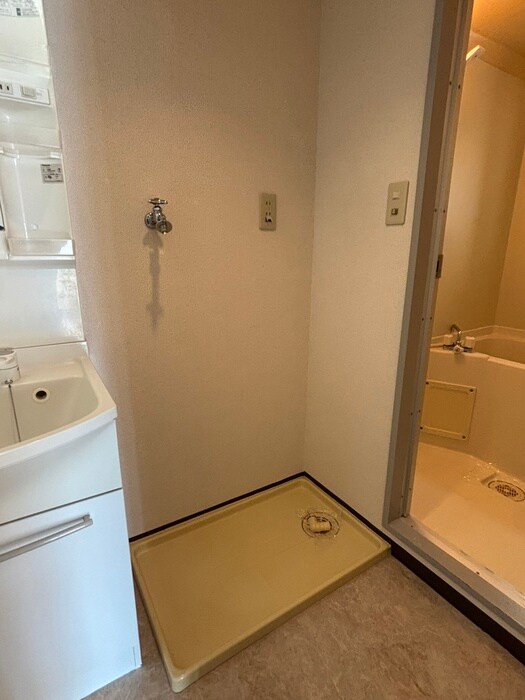 物件内観写真15　(洗濯機置場)