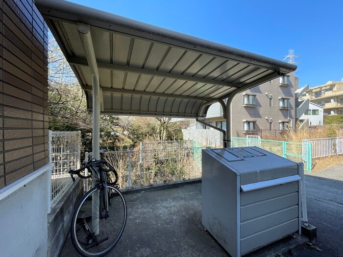物件外観写真3　(駐輪場)