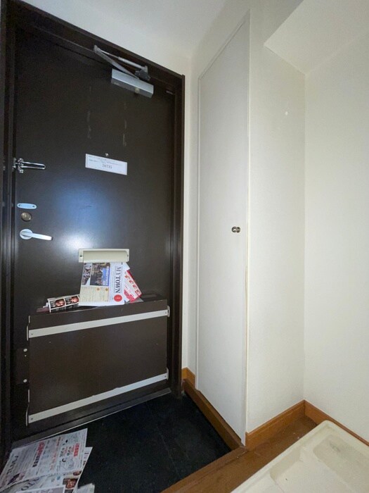 物件内観写真12　(玄関)