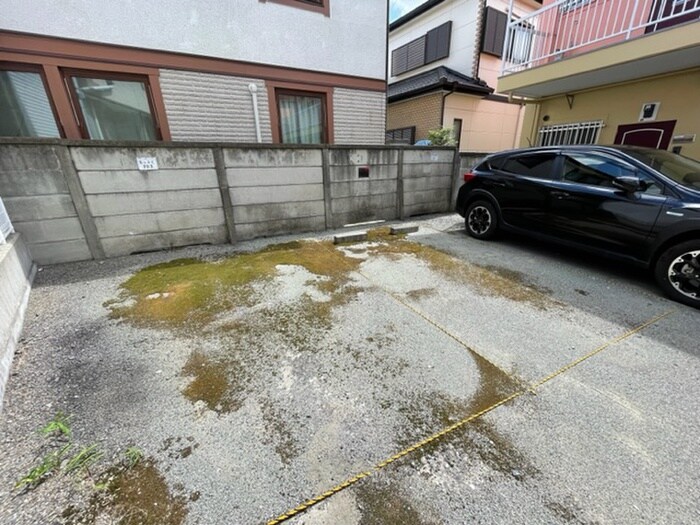 物件外観写真6　(駐車場)