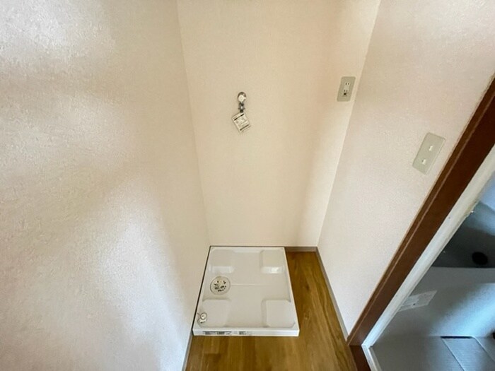 物件内観写真12　(洗濯機置場)