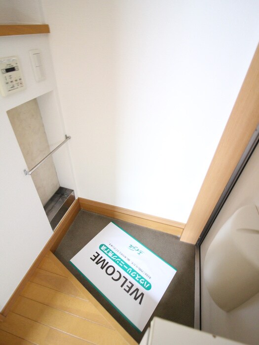 物件内観写真10　(玄関)