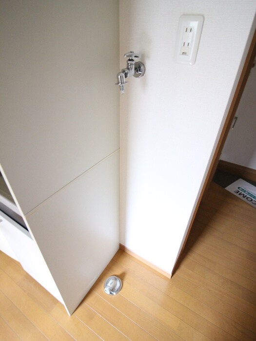 物件内観写真12　(洗濯機置場)