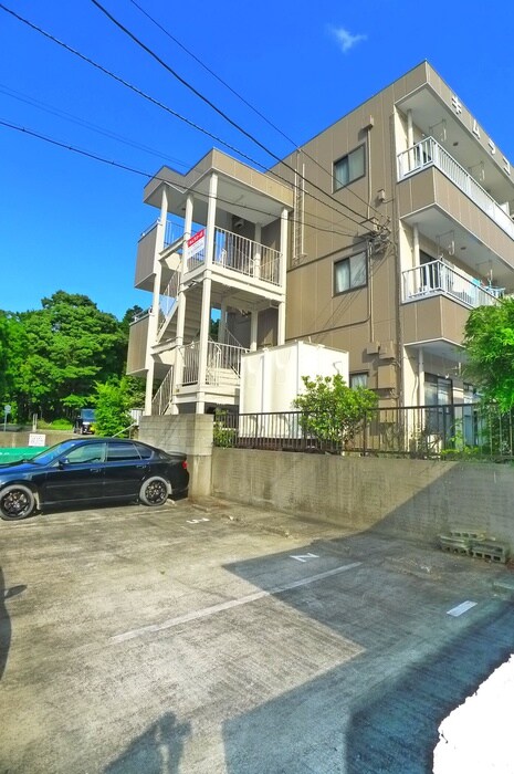 物件外観写真5　(駐車場)