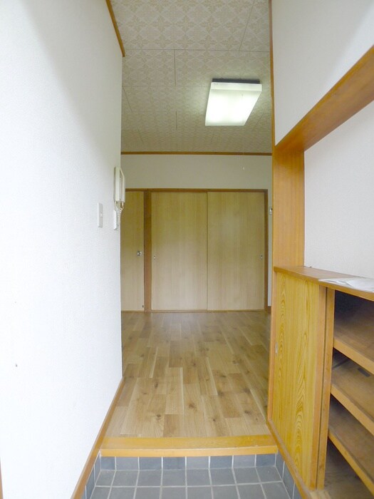 物件内観写真16　(玄関)