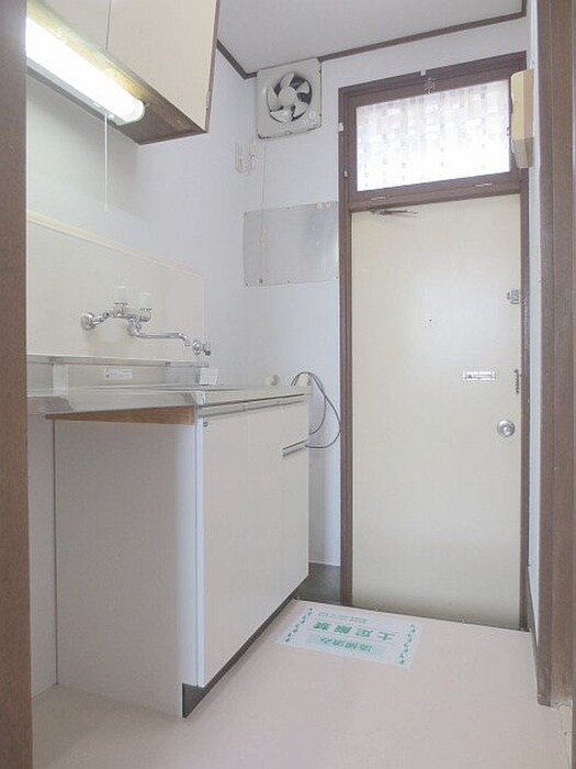 物件内観写真11　(玄関)