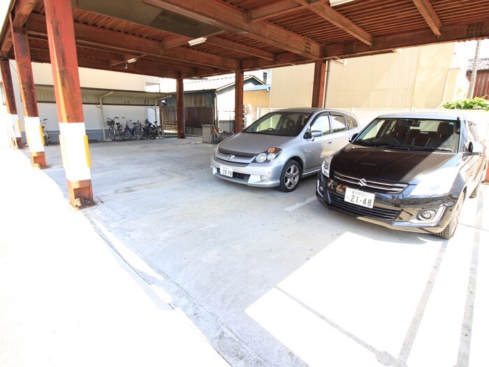 物件外観写真3　(駐車場)