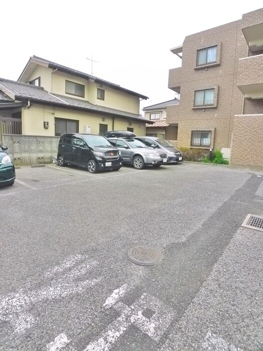 物件外観写真6　(駐車場)