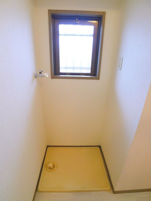 物件内観写真13　(洗濯機置場)