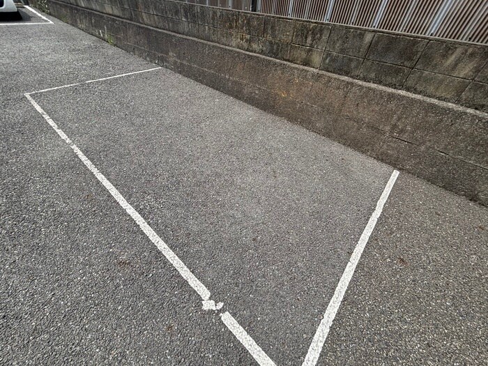 物件外観写真3　(駐車場)