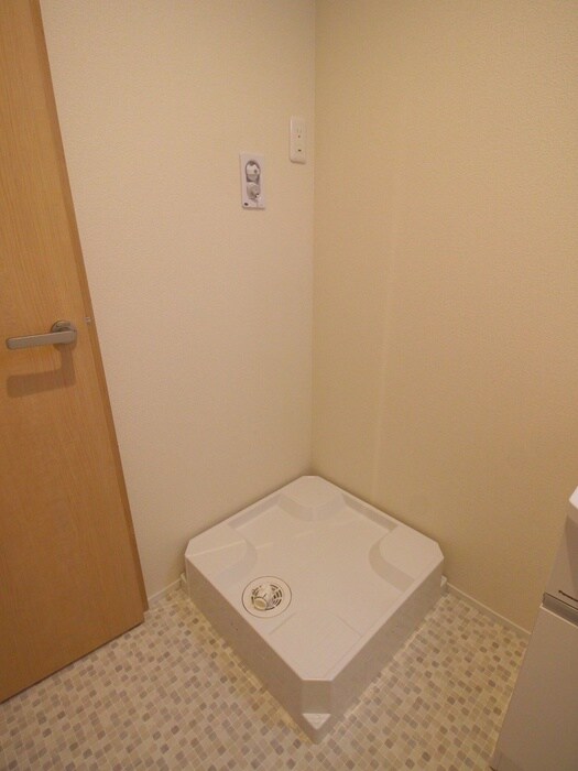 物件内観写真14　(洗濯機置場)