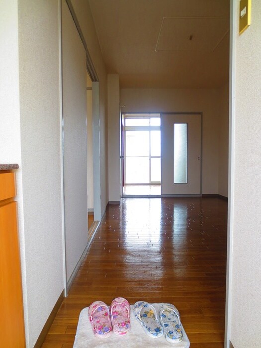 物件内観写真7　(玄関)