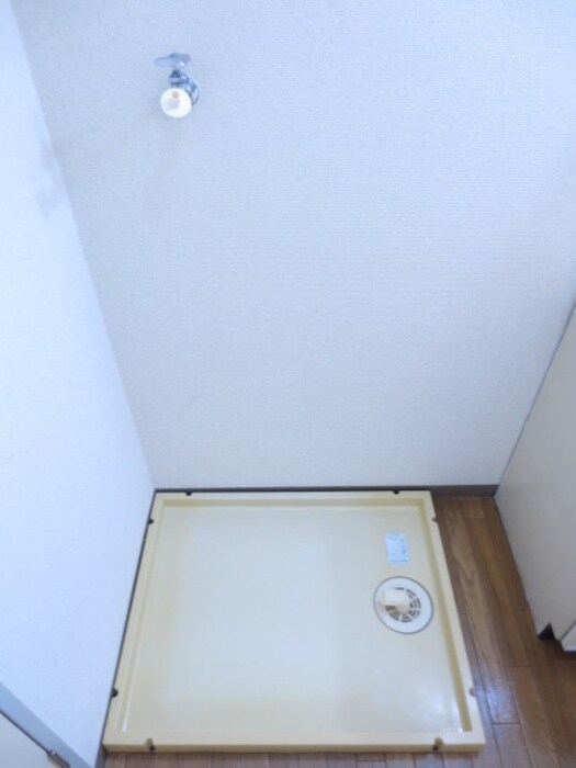 物件内観写真12　(洗濯機置場)