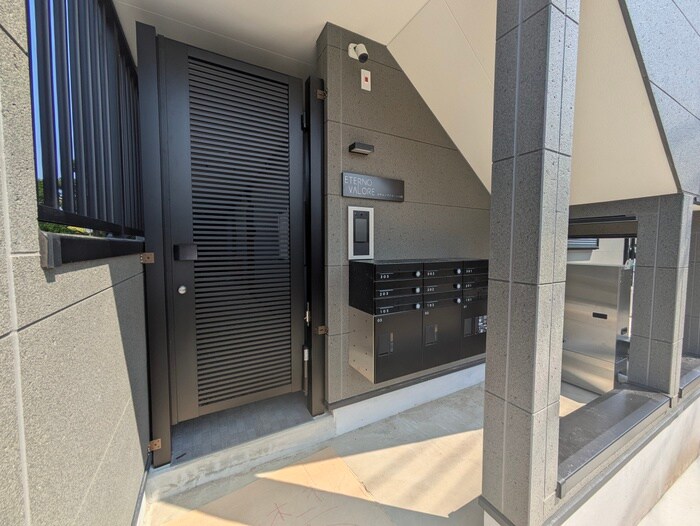 物件外観写真5　(エントランス部分)