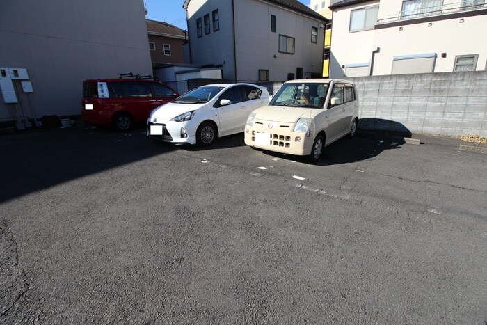 物件外観写真4　(駐車場)