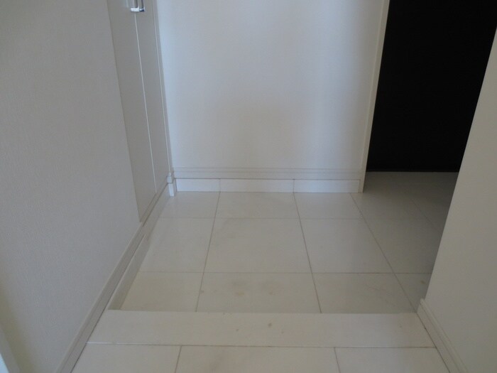 物件内観写真13　(玄関)