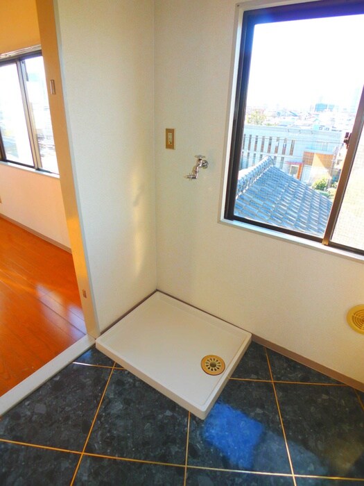 大宮エンゼルハイツの洗濯機置場