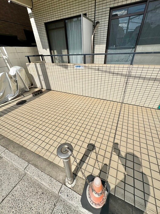 物件外観写真4　(バイク置き場)