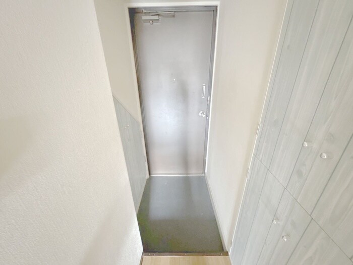 物件内観写真16　(玄関)