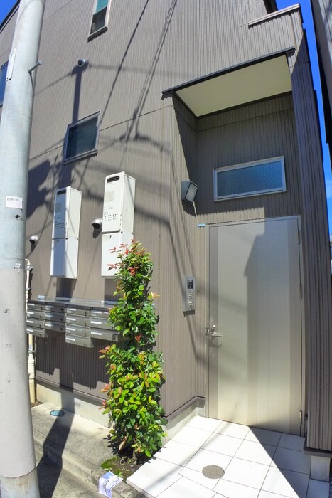 物件外観写真5　(エントランス部分)