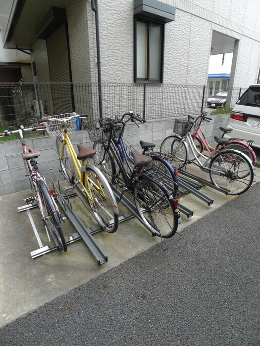 物件外観写真3　(駐輪場)