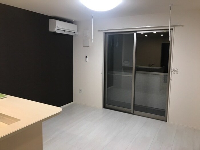 物件内観写真8　(室内からの展望)