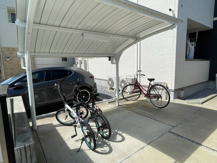 物件外観写真3　(駐輪場)