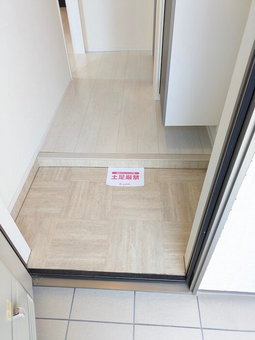 物件内観写真14　(玄関)