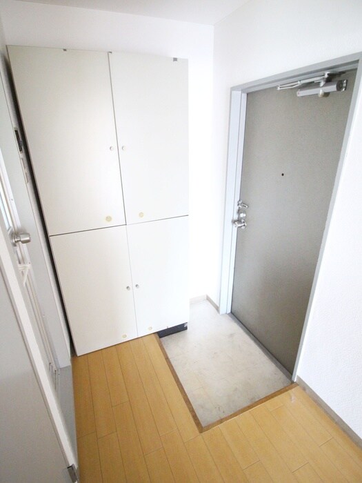 物件内観写真16　(玄関)