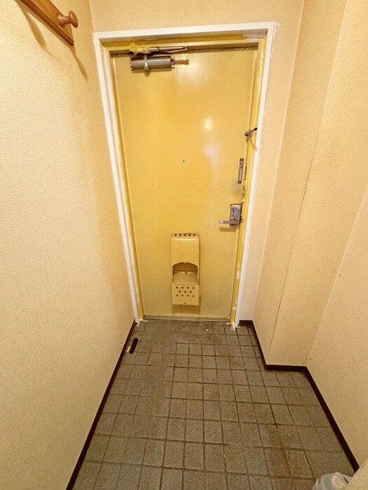 物件内観写真7　(玄関)