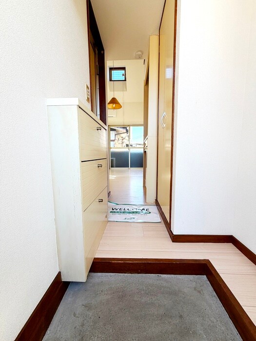 物件内観写真16　(玄関)