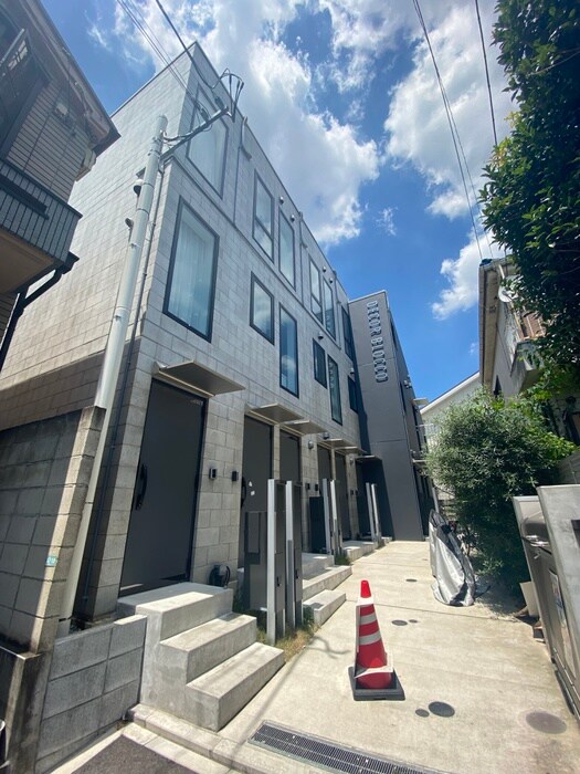 物件外観写真4　(エントランス部分)