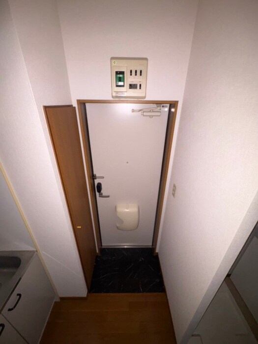 物件内観写真7　(玄関)